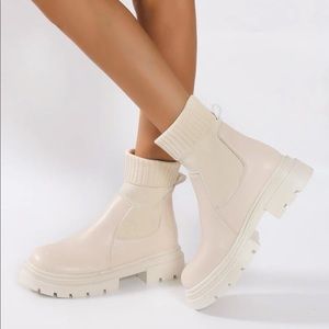 Off white lugged sole boots (size: 37/38)